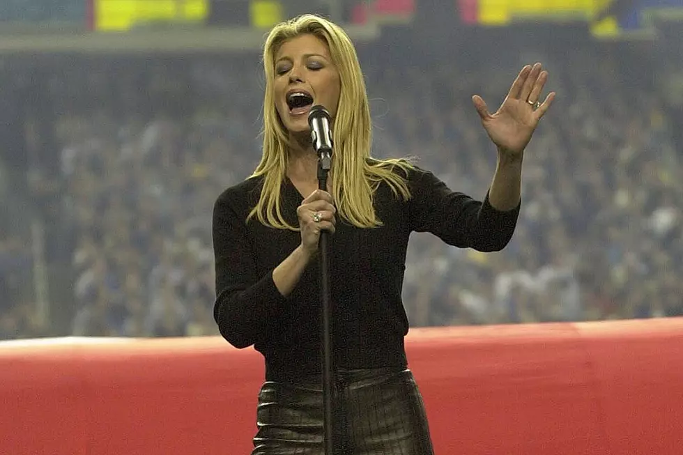 25 Years Ago: Faith Hill Hits No. 1 With ‘This Kiss’